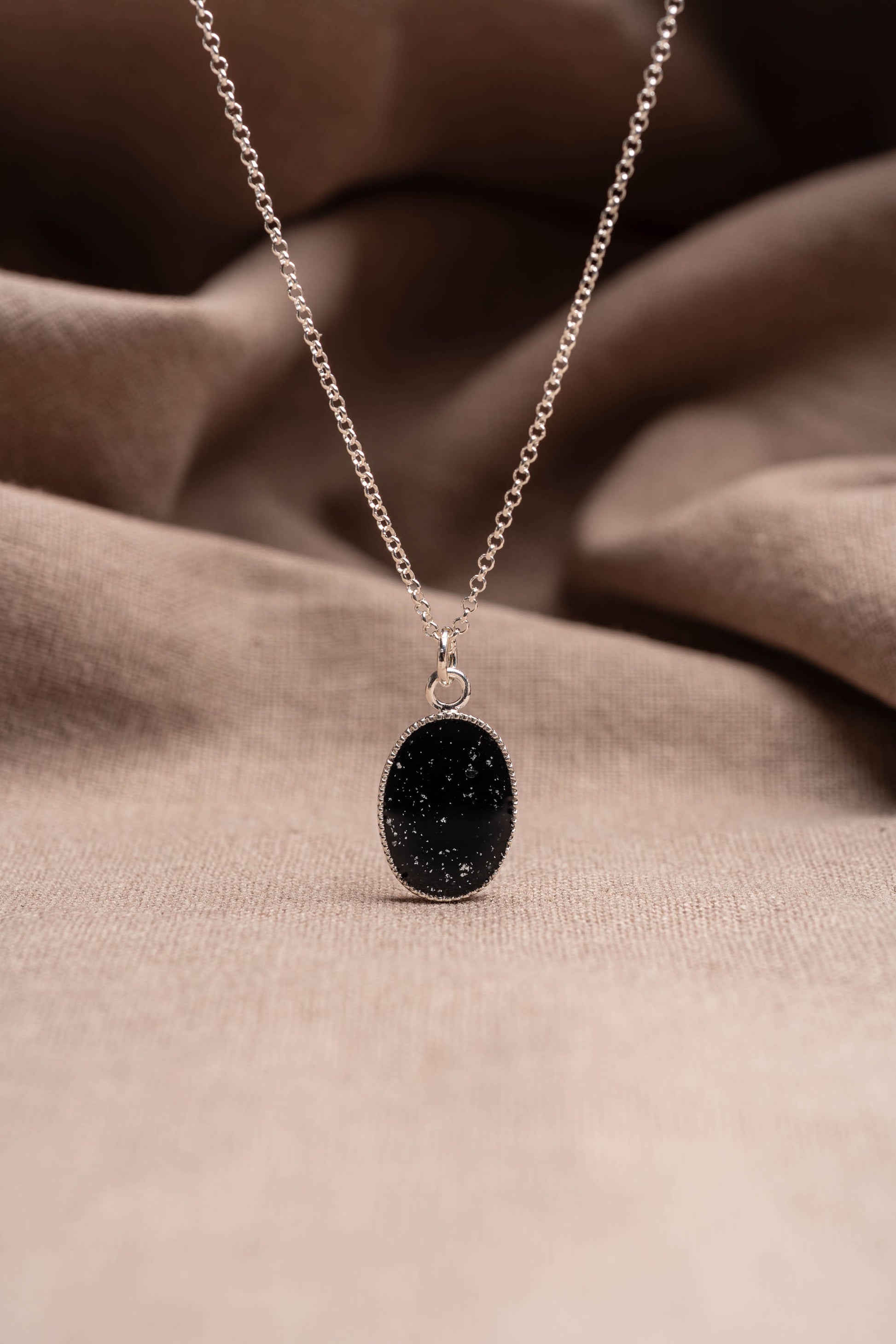 Matter Oval Necklace Silver