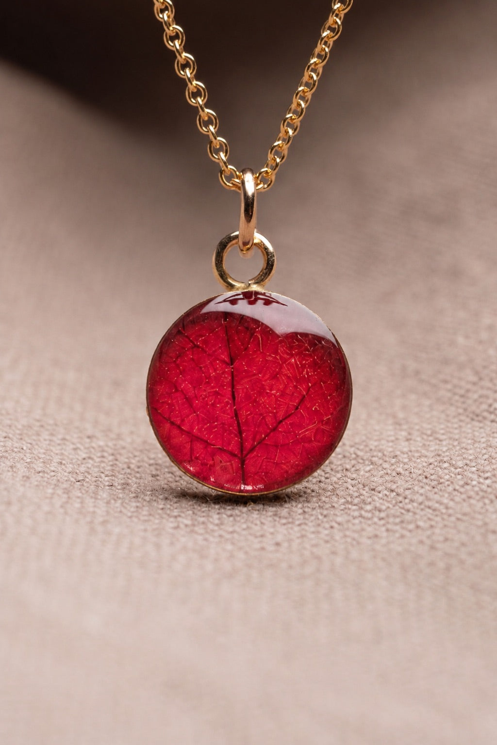 Bougainvillea Round Necklace Gold