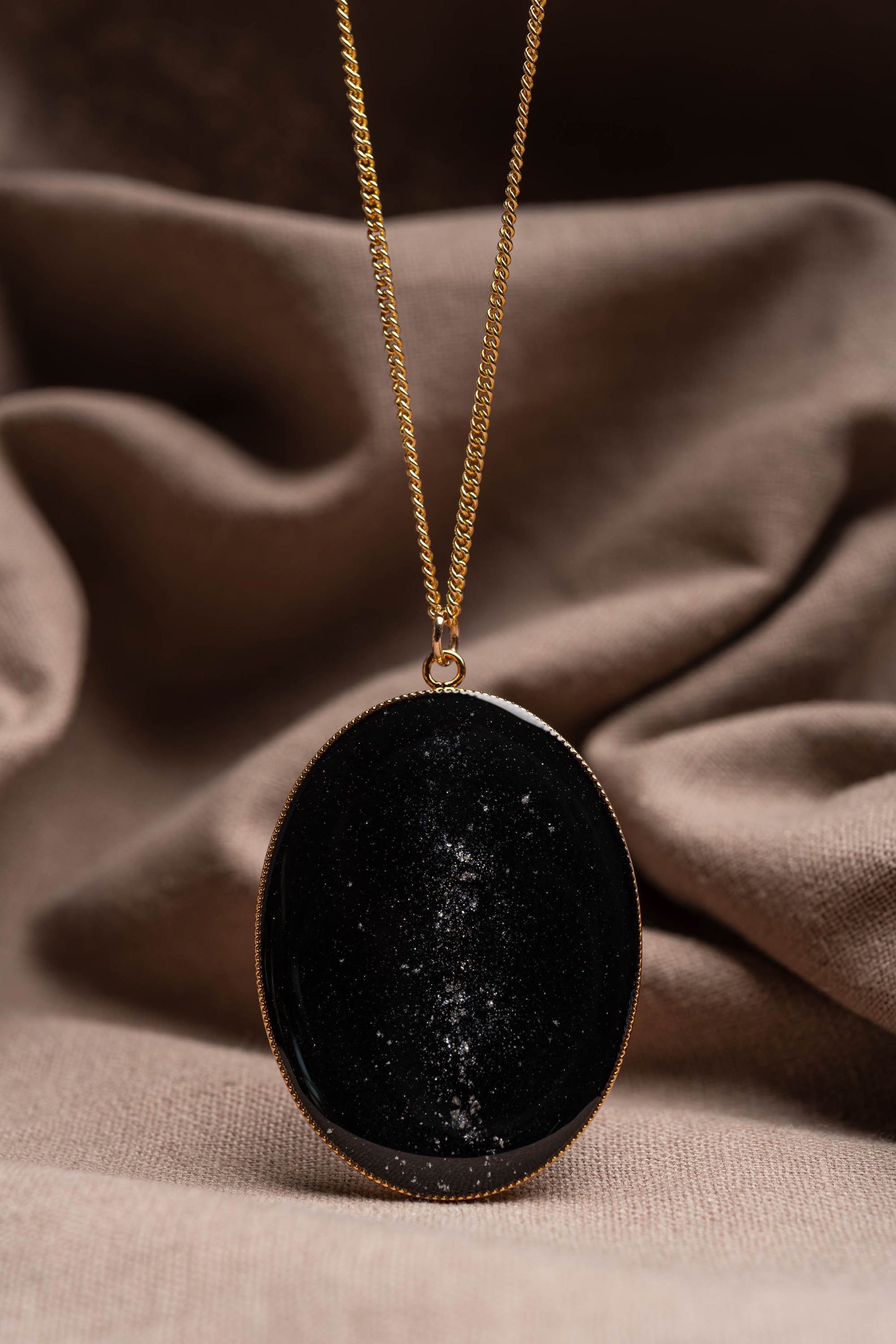 Rise Oval Necklace Gold