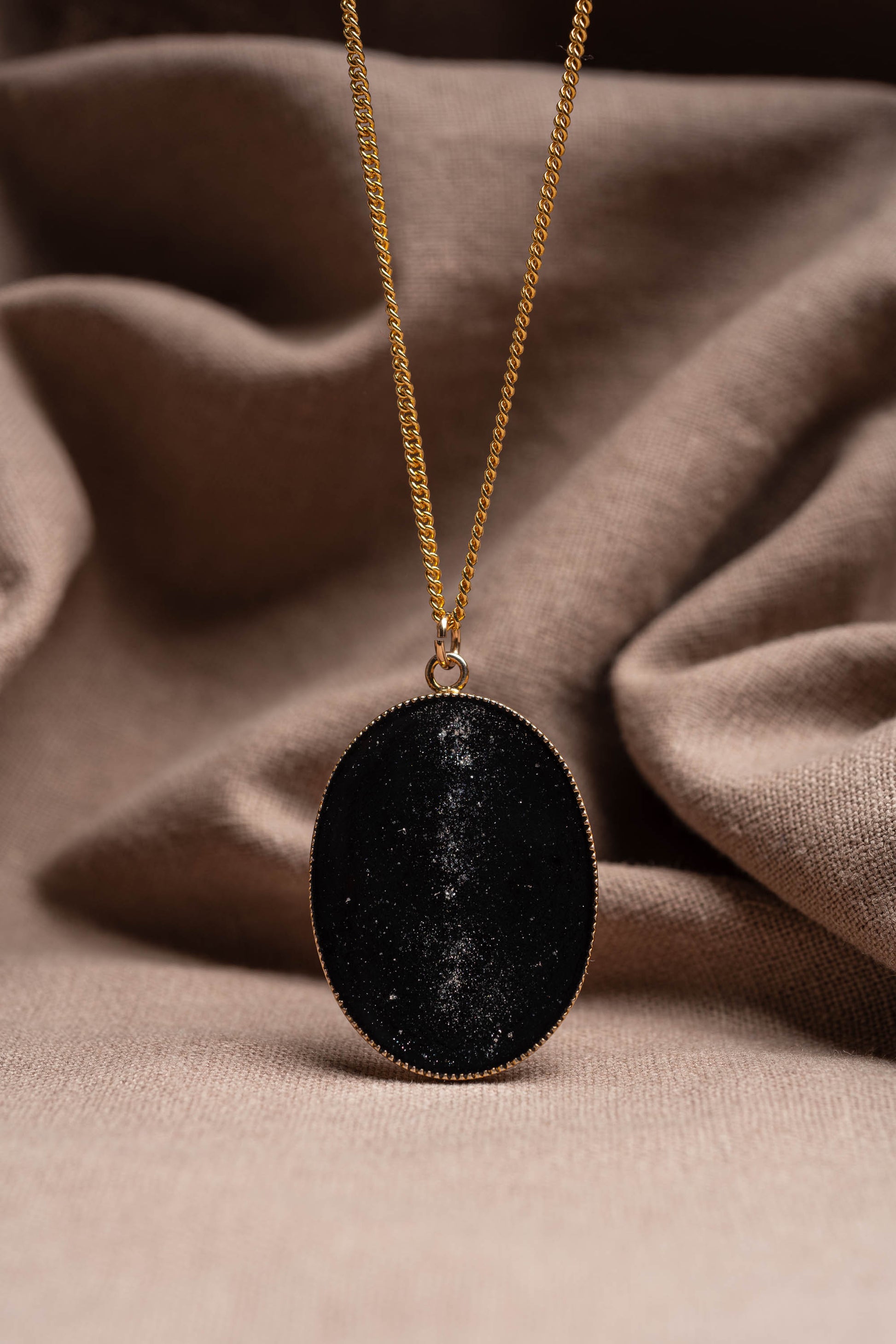Rise Oval Necklace Gold