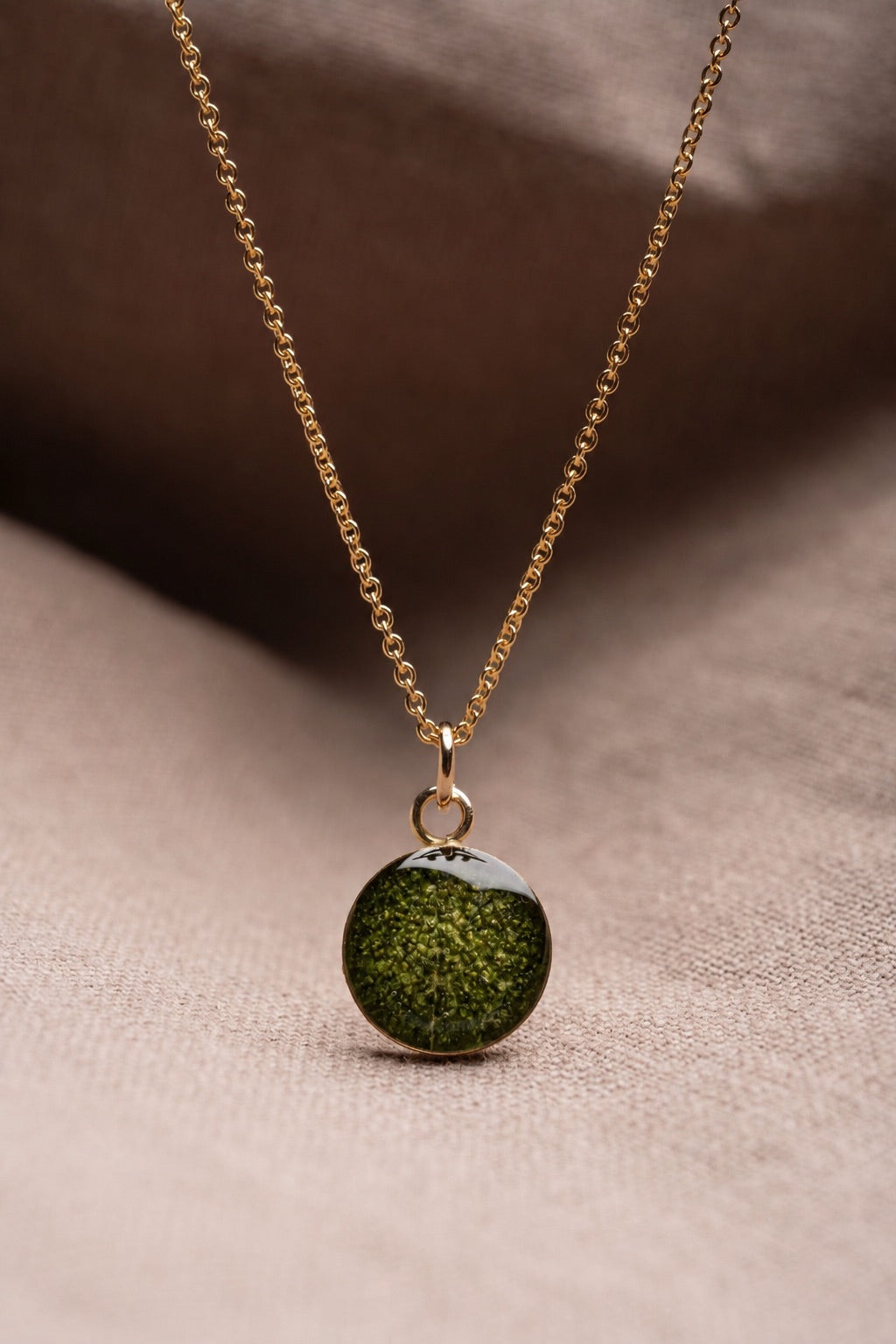 Sage Round Necklace Gold