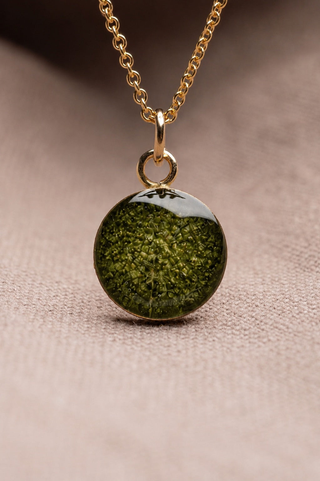 Sage Round Necklace Gold