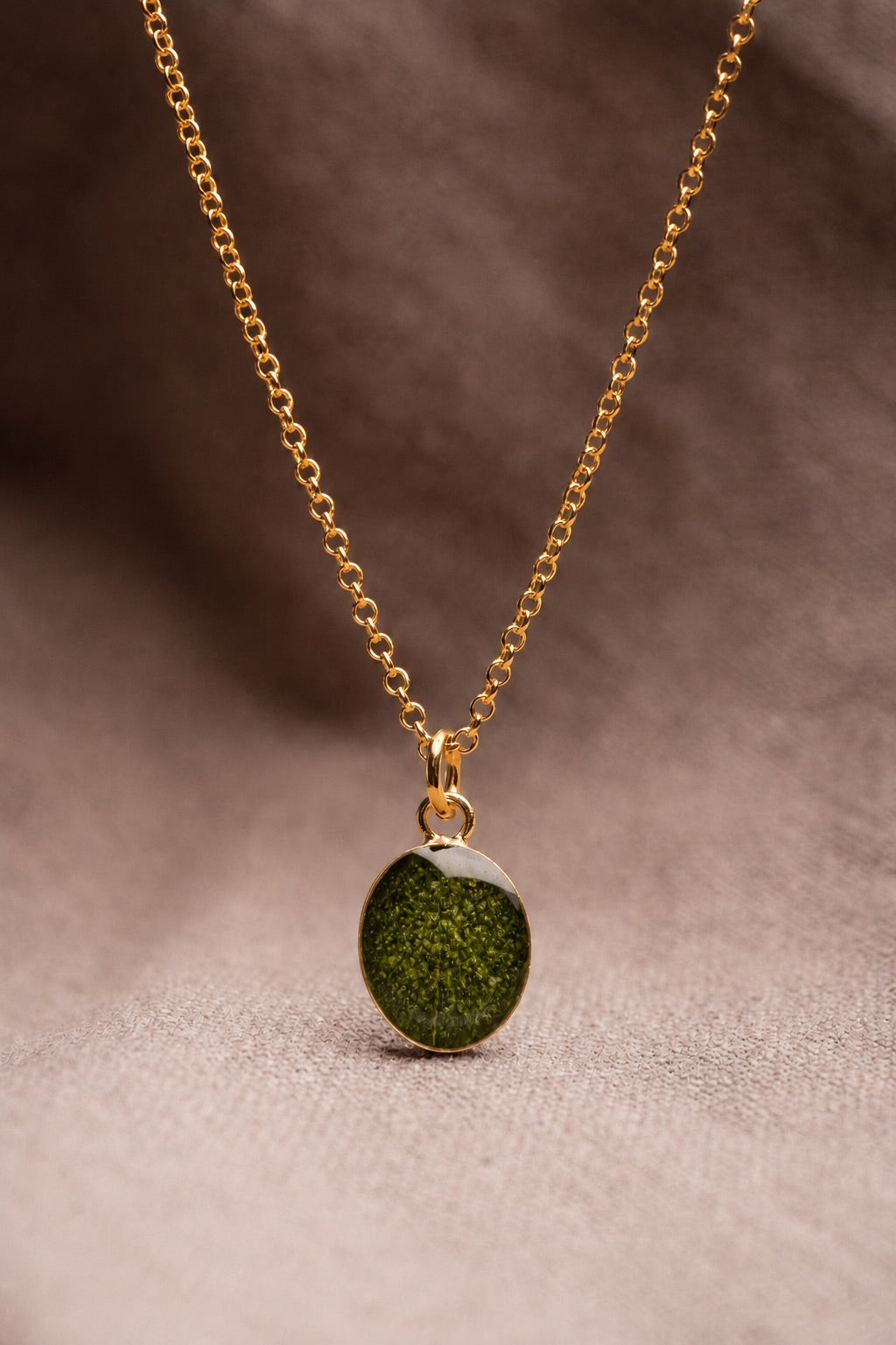Sage Oval Necklace Gold