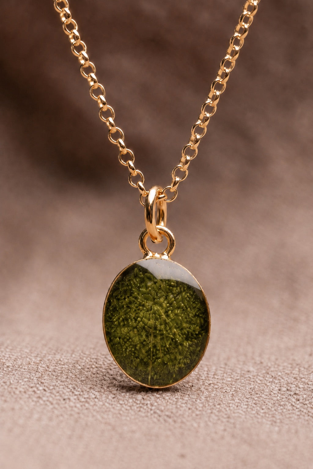 Sage Oval Necklace Gold