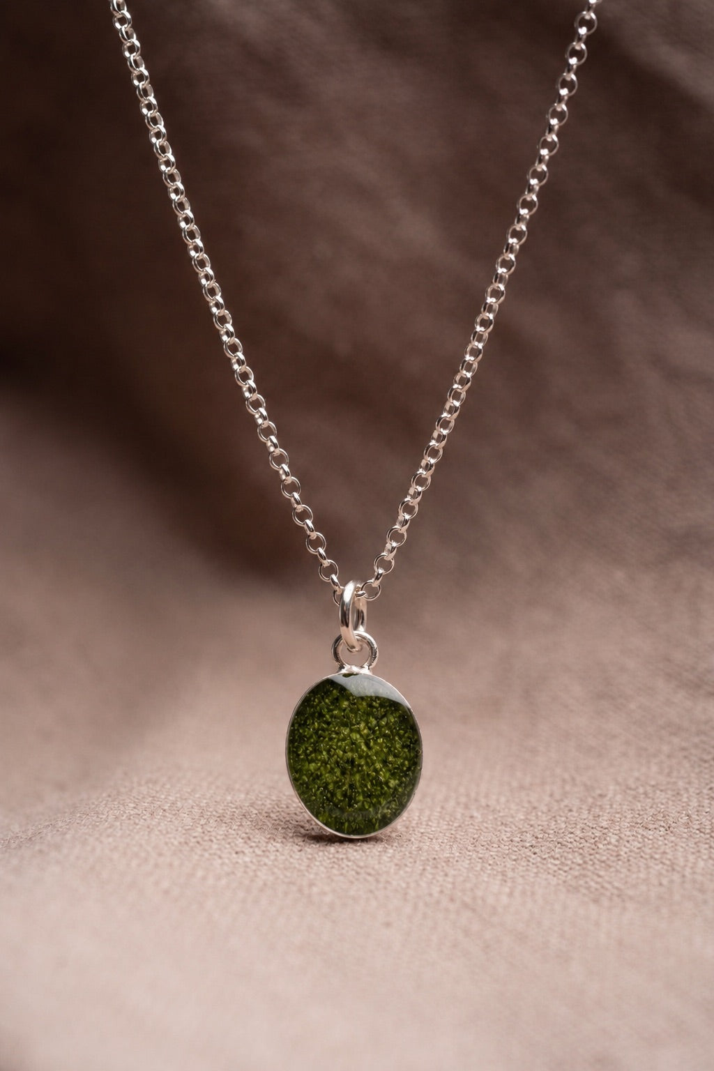 Sage Oval Necklace Silver