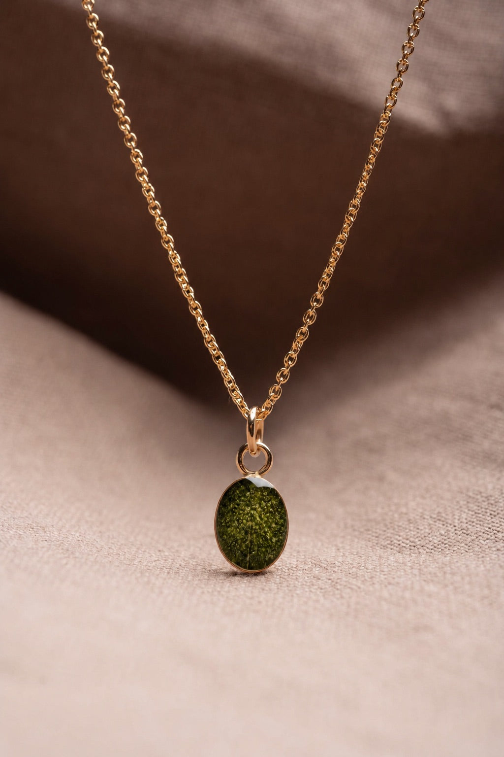 Sage Oval Necklace Gold