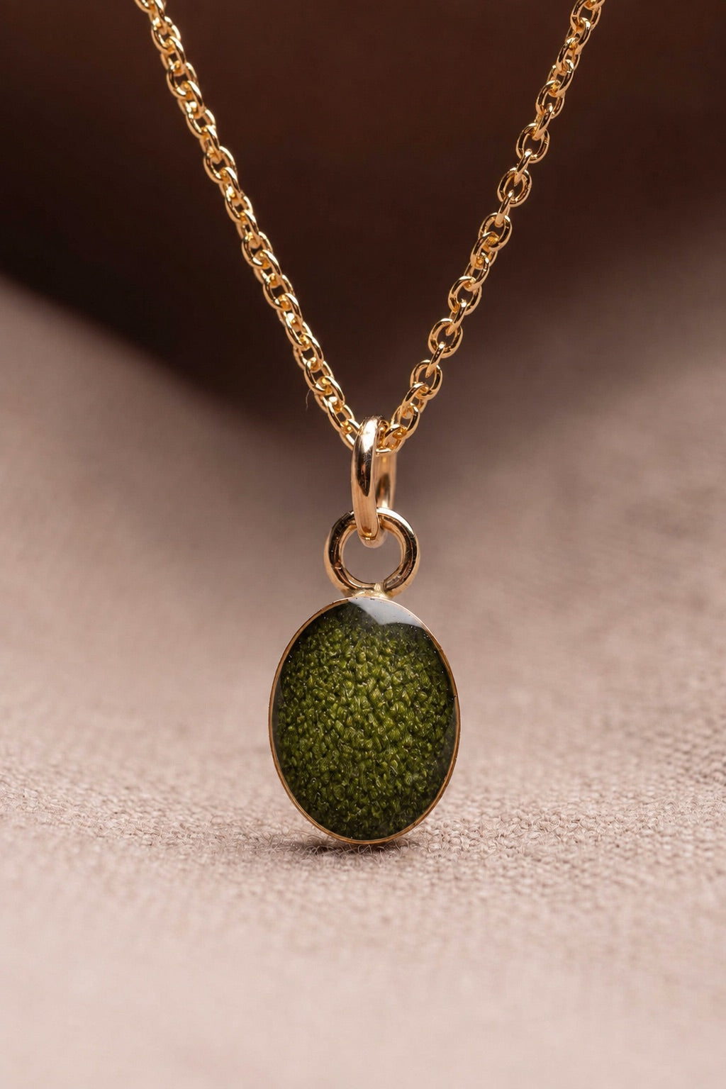Sage Oval Necklace Gold
