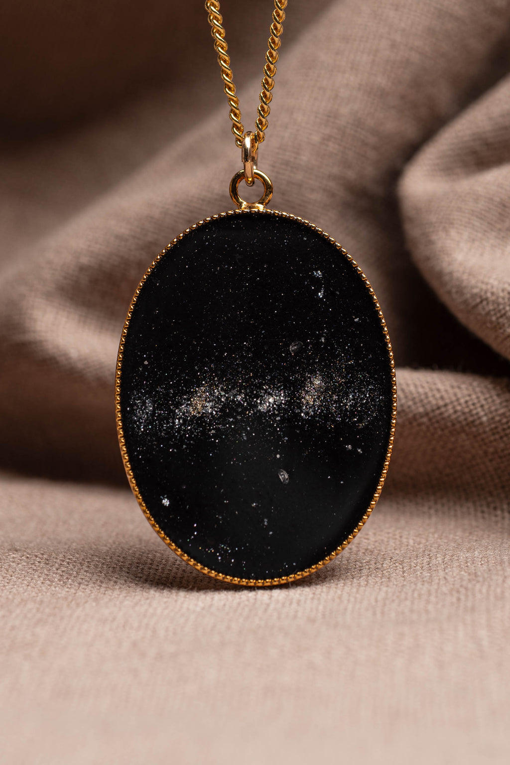 Veil Oval Necklace Gold