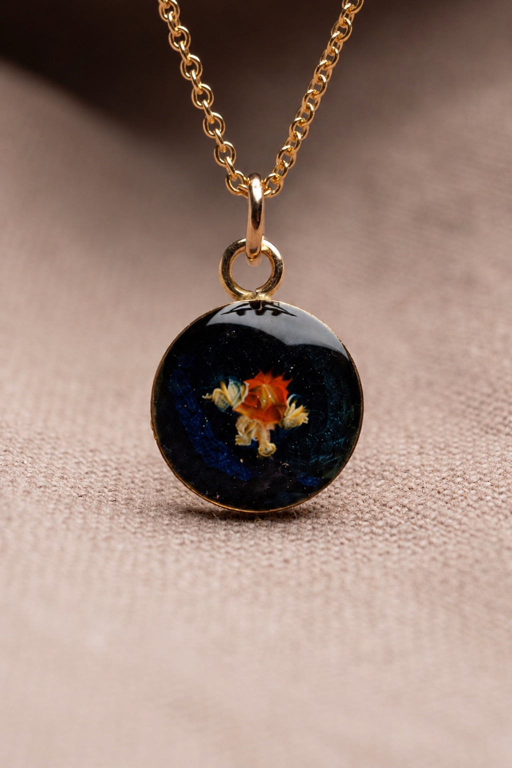 Violet Round Necklace Gold