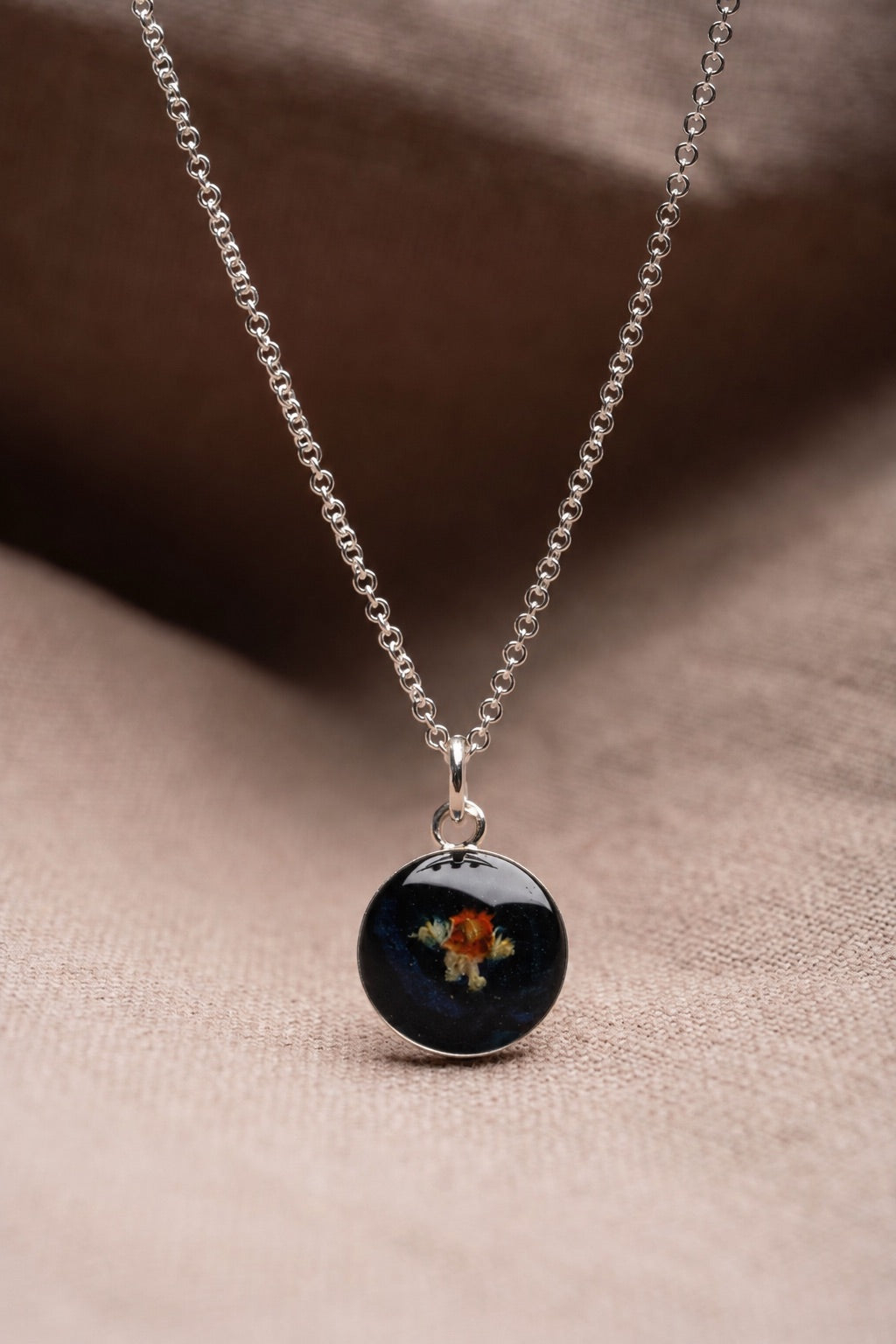 Violet Round Necklace Silver