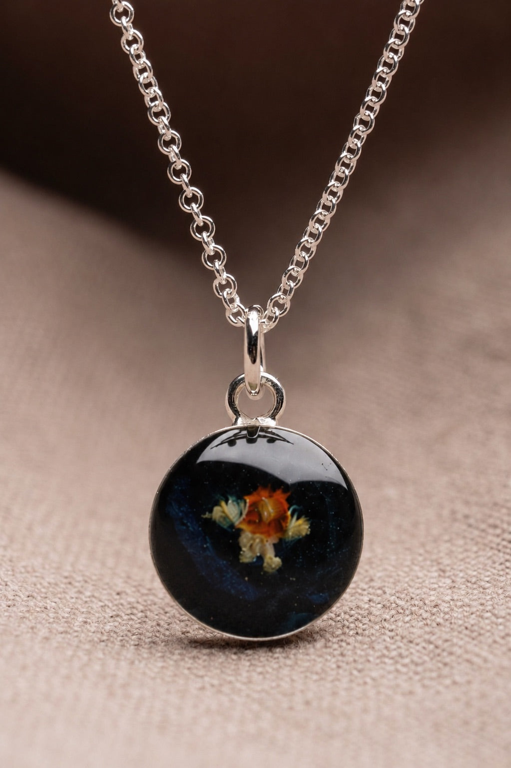Violet Round Necklace Silver