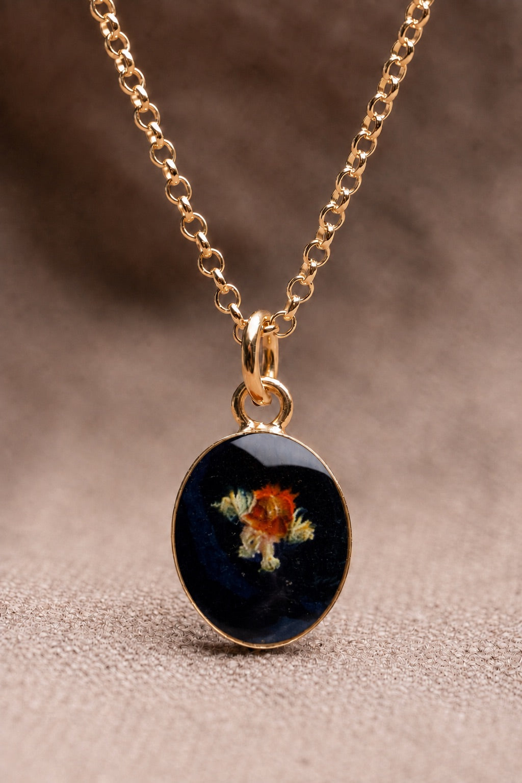 Violet Oval Necklace Gold