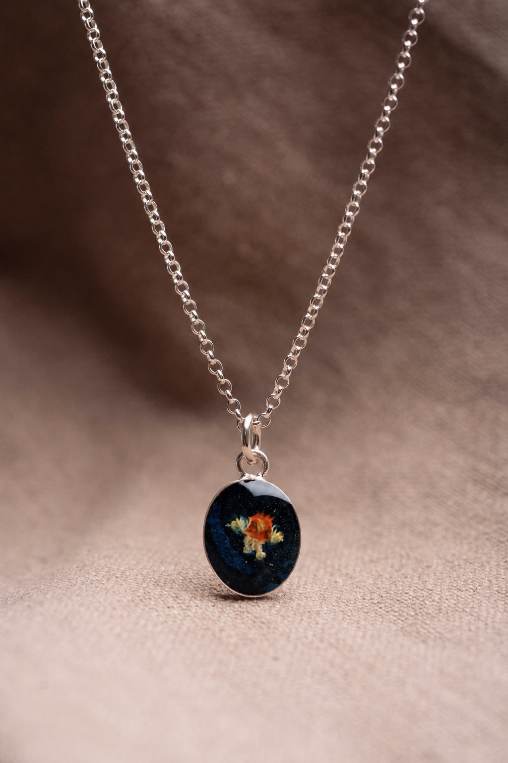 Violet Oval Necklace Silver