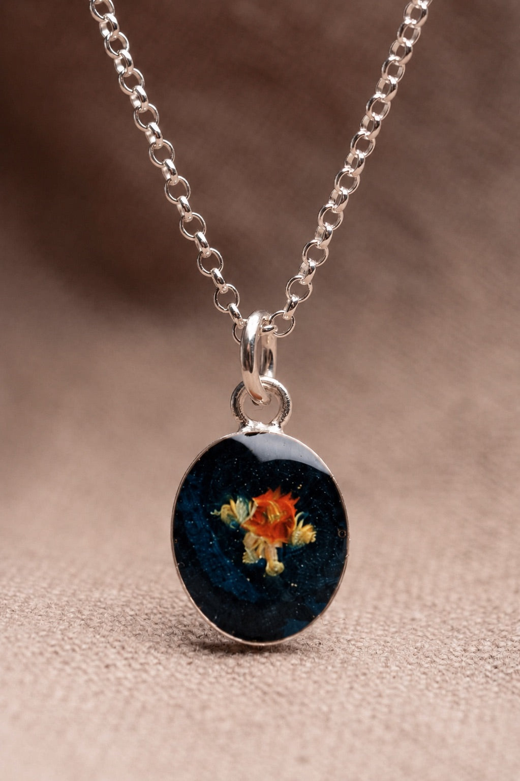 Violet Oval Necklace Silver