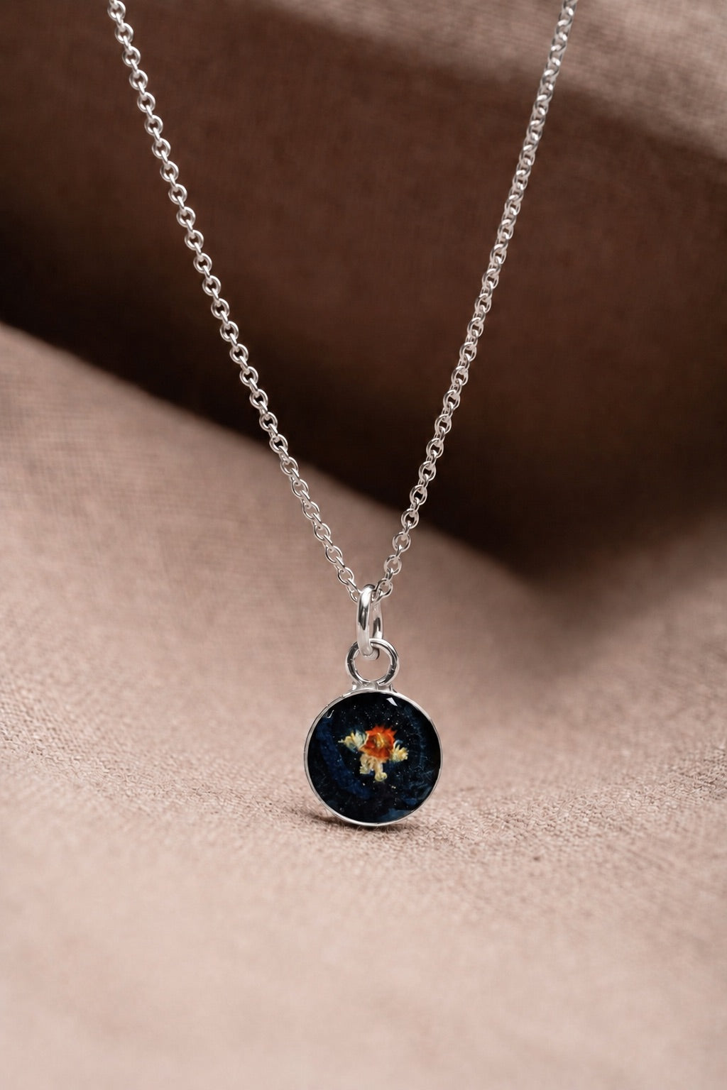Violet Round Necklace Silver
