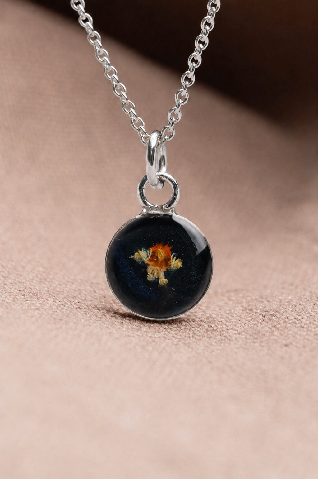 Violet Round Necklace Silver