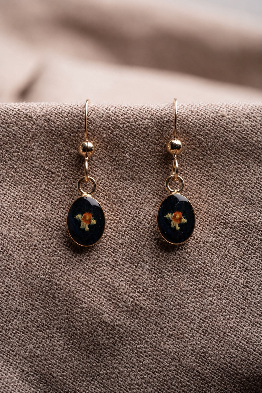 Violet Oval Earrings Gold