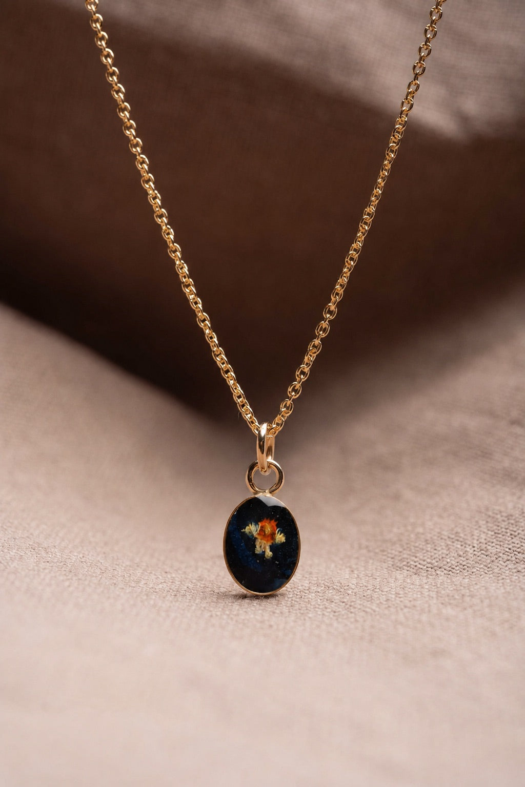 Violet Oval Necklace Gold