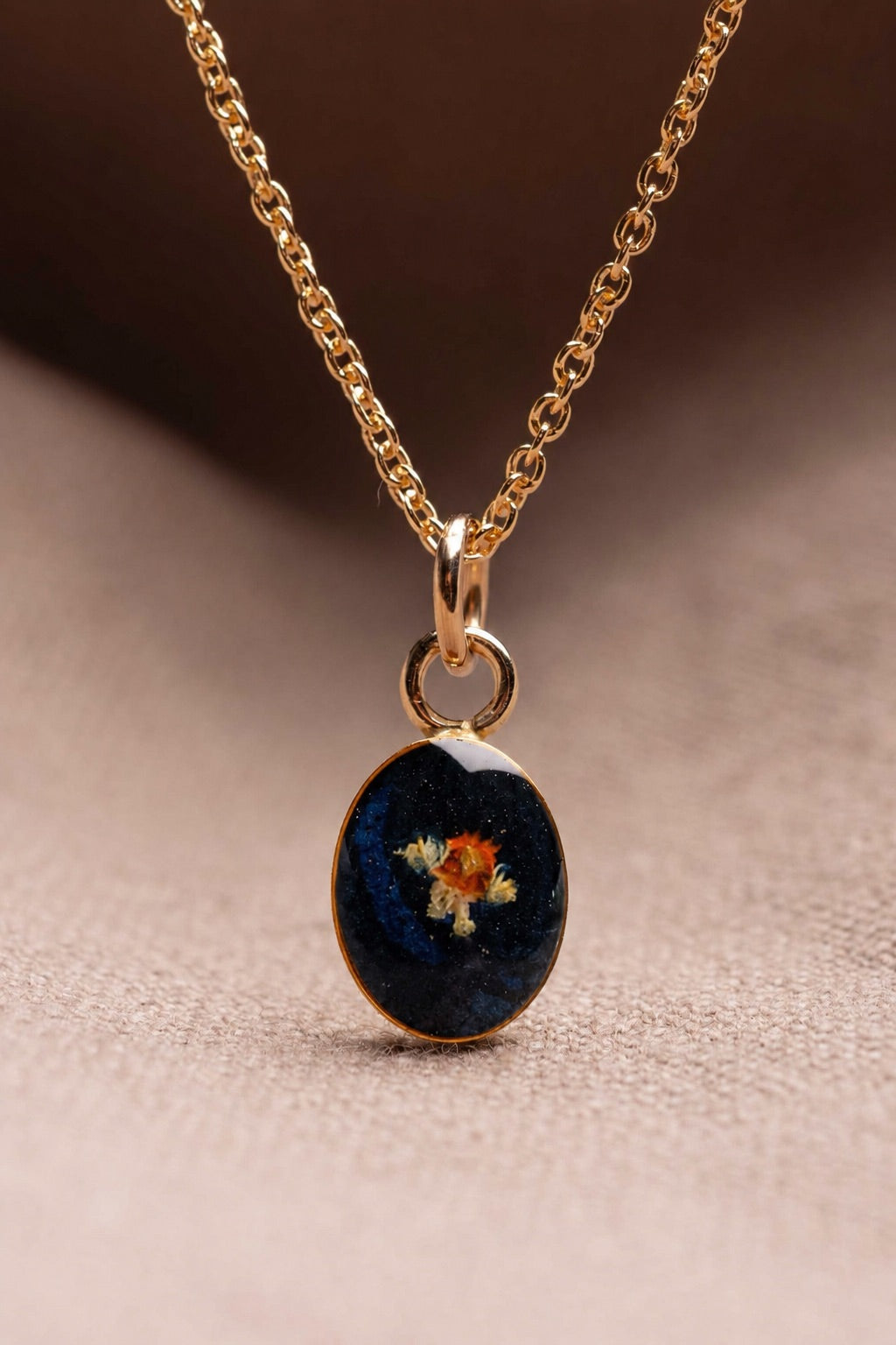 Violet Oval Necklace Gold
