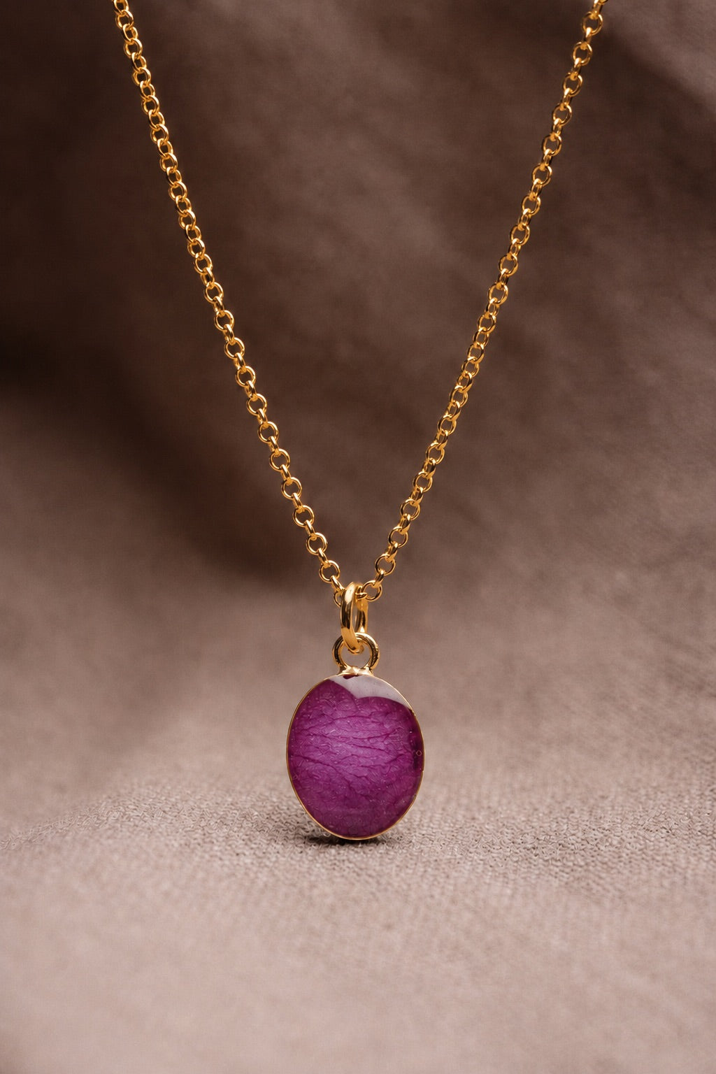 Wild Rose Oval Necklace Gold