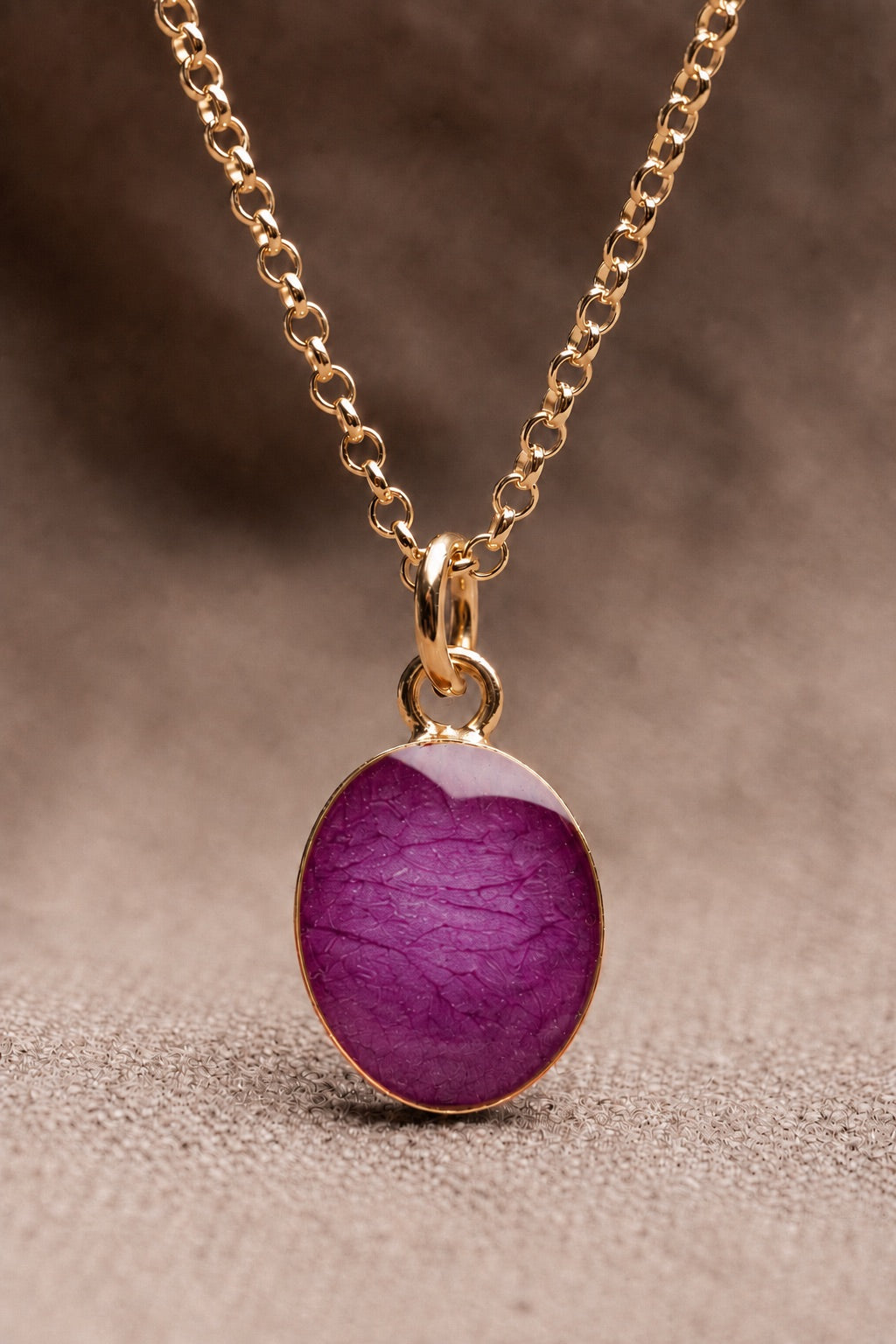 Wild Rose Oval Necklace Gold