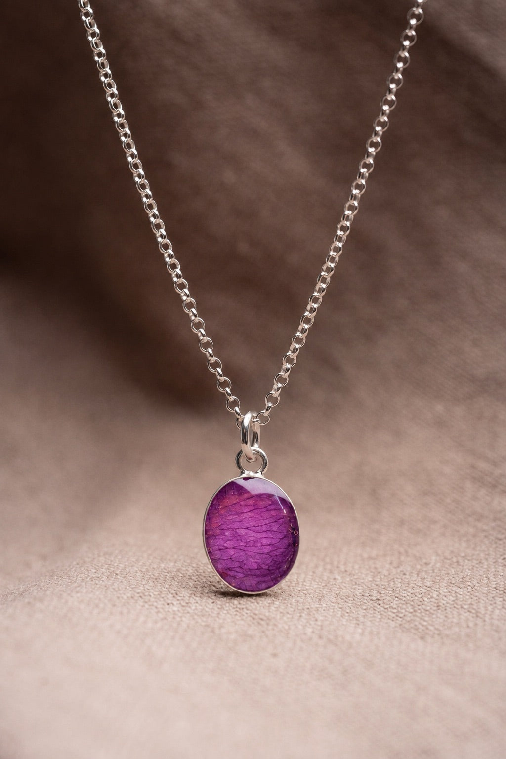 Wild Rose Oval Necklace Silver