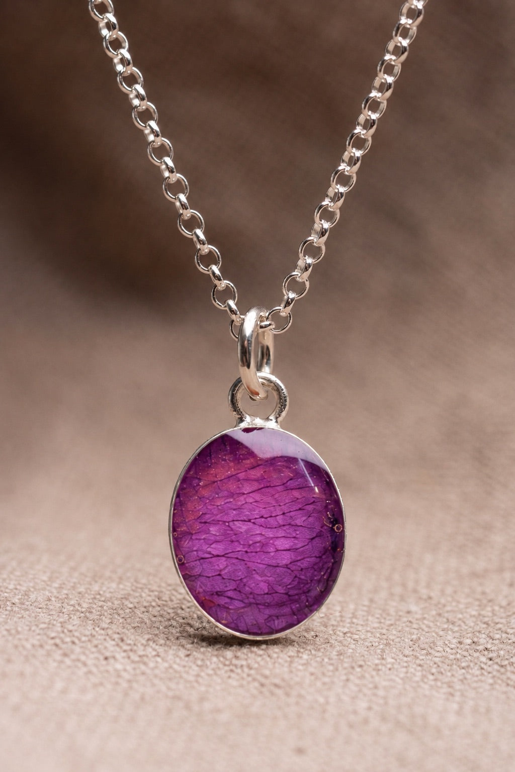 Wild Rose Oval Necklace Silver