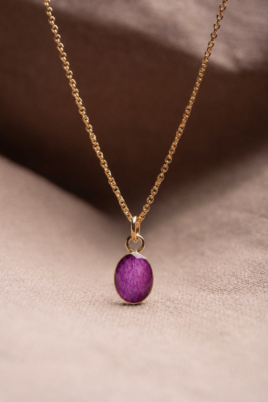 Wild Rose Oval Necklace Gold
