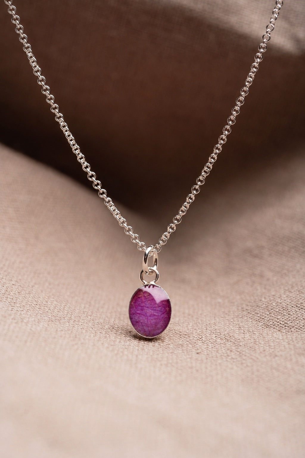 Wild Rose Oval Necklace Silver